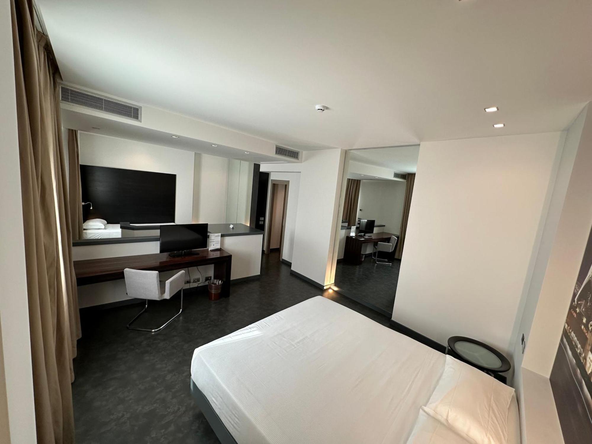 Cruise Hotel 4*
